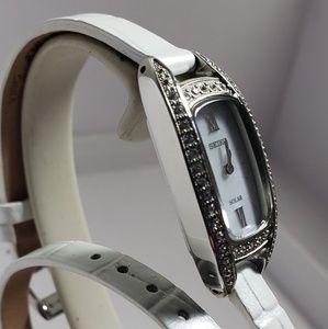 Seiko 3-piece. Swarovski Crystal, mother of pearl